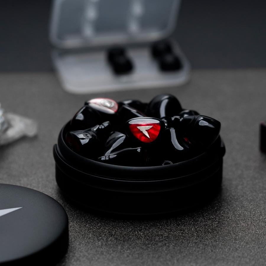 イヤホン KOTORI Audio VAMPIRE KOTORI Audio VAMPIRE 有線イヤホン シンガポール発ブランド【VGP2026