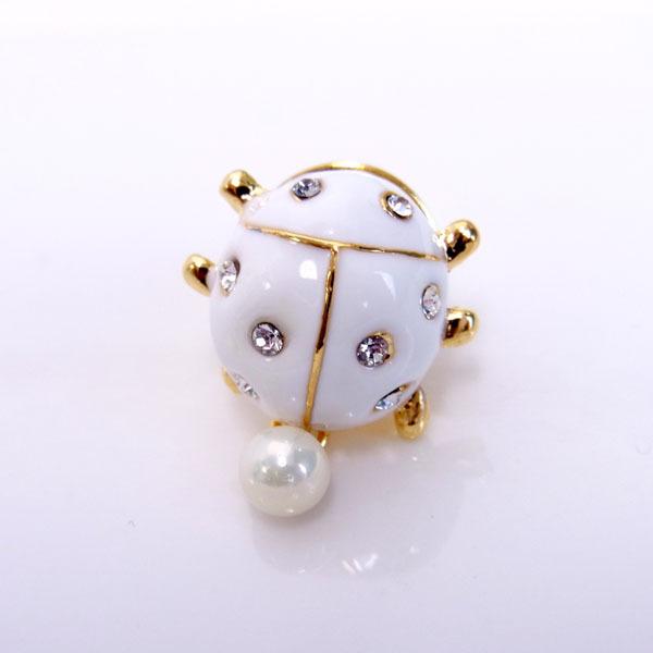 てんとう虫モチーフ アコヤ本真珠タックブローチ 赤 水色 黄色 ピンク