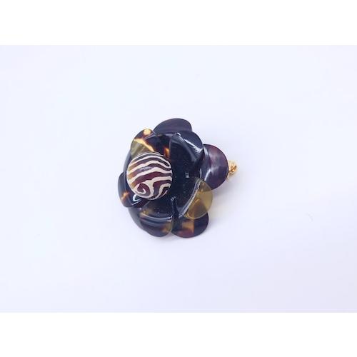 本べっ甲 ブローチ 立体的 手作り 花モチーフ 可愛く フォーマル 水目 ゼブラ柄 漆塗り玉 膨らまし （B-047）の画像