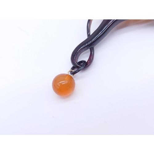 本べっ甲 ブローチ マンタモチーフ 白甲埋め込み 白甲丸玉 透かし彫り 大き目 豪華 鉄砲金具 フォーマル 上品 オンリーワン 極上 アンティーク風（B-060）の画像
