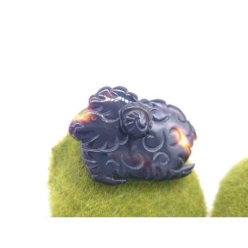 本べっ甲  ブローチ 羊 ヒツジ キュート 立体的 躍動感 お洒落 ワンポイント天然素材 (B-075)の画像