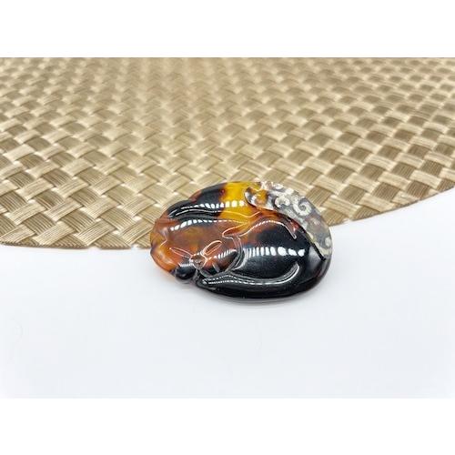 本べっ甲 ブローチ 希少 本水目 ネコ 艶 自然 彫刻 逸品 天然素材（B-084）の画像
