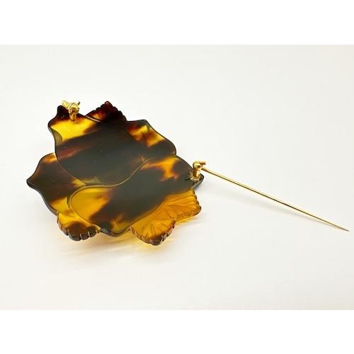 本べっ甲 ブローチ 贅沢 椿 立体的 花びら 自然 なめらか 存在感 天然素材（B-089）の画像