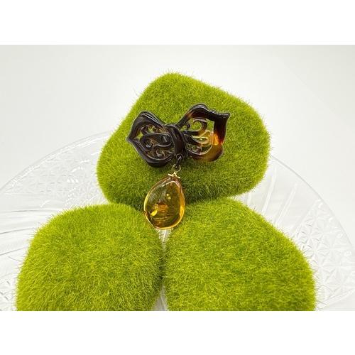 本べっ甲 ブローチ（B-094） 琥珀 バルティックアンバー 透かし彫り 雫形 リボン 上品 職人技の画像