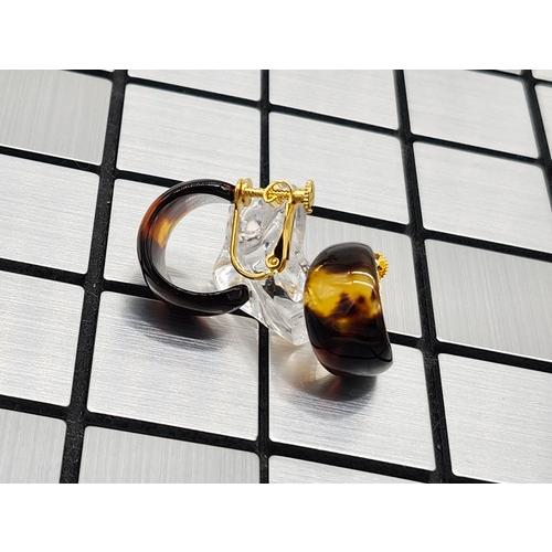 本べっ甲 イヤリング 甲丸 Cタイプ 直結 存在感 可愛く シンプル フォーマル 天然素材（E-125）の画像