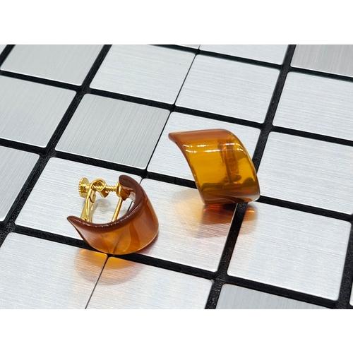 本べっ甲 イヤリング ツメ部 白甲 贅沢 深み C型 上品 魅力 プレゼント シンプル 天然素材（E-128）の画像