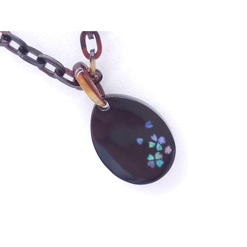 本べっ甲 蒔絵 ペンダント しずく型 桜 モチーフ 螺鈿 可愛く 上品 花びら ひらひら 貝 キラキラ 上品 (Ma-003)の画像