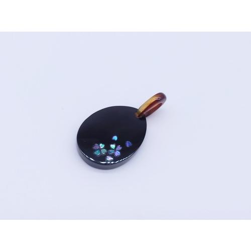 本べっ甲 蒔絵 ペンダント しずく型 桜 モチーフ 螺鈿 可愛く 上品 花びら ひらひら 貝 キラキラ 上品 (Ma-003)の画像