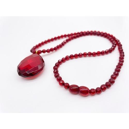 本琥珀 ネックレス 深紅 レッドアンバー 贅沢 天然 透明感 上品 ギフト 天然素材（N-263）の画像