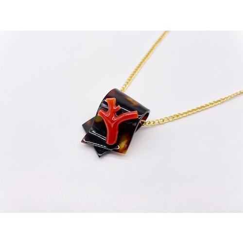 本べっ甲 ペンダント 逸品 鮮烈 赤 本珊瑚 伝統 モダン 帯留め 上品 豪華 天然素材（pe-294）の画像