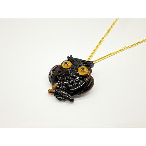 本べっ甲ペンダント 丁寧 彫り 羽 立体感 彫刻 白甲 存在感 天然素材（pe-307）の画像