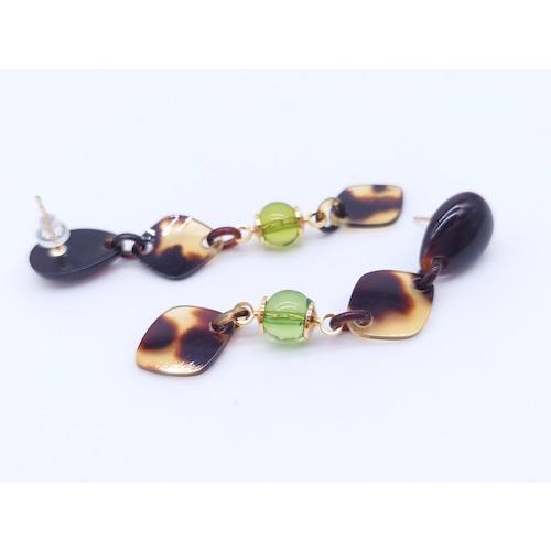 本べっ甲 ピアス  ひし形 琥珀 雫パーツ 縦長 カリビアングリーンアンバー オーガニック 上品 ひし形 斑バラフ柄 　(Pi-111)の画像