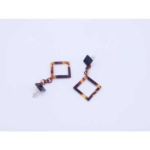 本べっ甲 ピアス スクエア ぶら下がり プラプラ 大人可愛い カジュアル フォーマル プレゼント (Pi-126)の画像