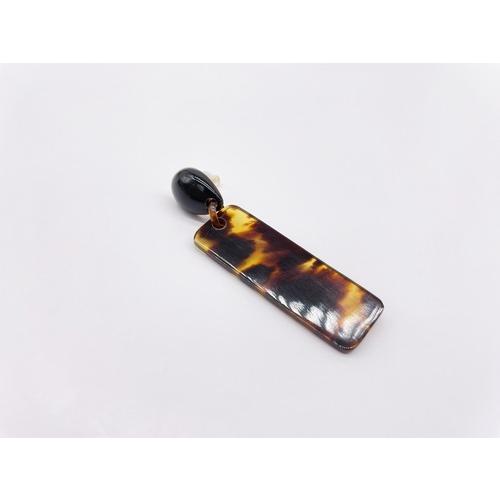 本べっ甲 ピアス 深み 魅力 光沢 しずく型 綺麗 縦長 上品 シンプル 天然素材（pi-203）の画像