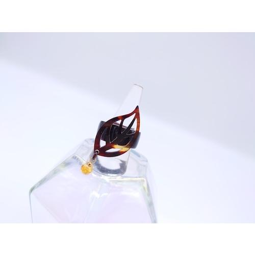 本べっ甲 リング 平打ち 幅広  リーフパーツ 透かし彫り 琥珀 至極 シャンパンカラー プラプラ キラキラ （Ri-039）の画像
