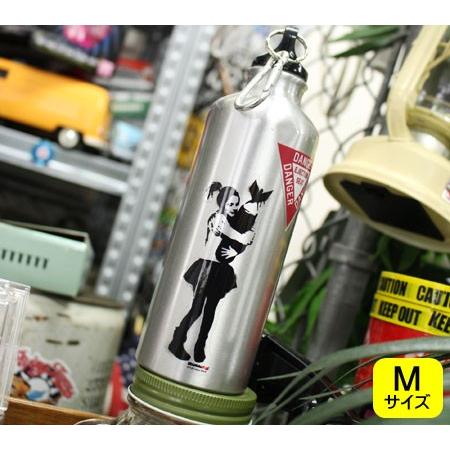 バンクシー ステッカー シール パソコン ウォールステッカー おしゃれ かっこいい スーツケース インテリア アウトドア 車 Banksy Love The Bomb サイズs Sc Bnk002s Gen U S Junkyard 通販 Yahoo ショッピング