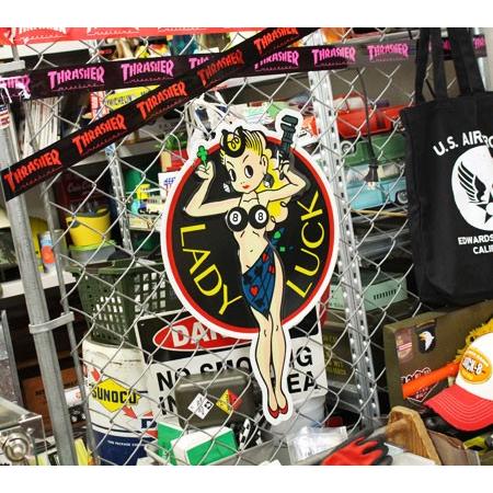 サインプレート アメリカン おしゃれ インテリア雑貨 サインボード 看板 セクシー ガレージ かっこいい アメリカン雑貨 Emboss Metal Sign レディ ラック Sp Sho U S Junkyard 通販 Yahoo ショッピング