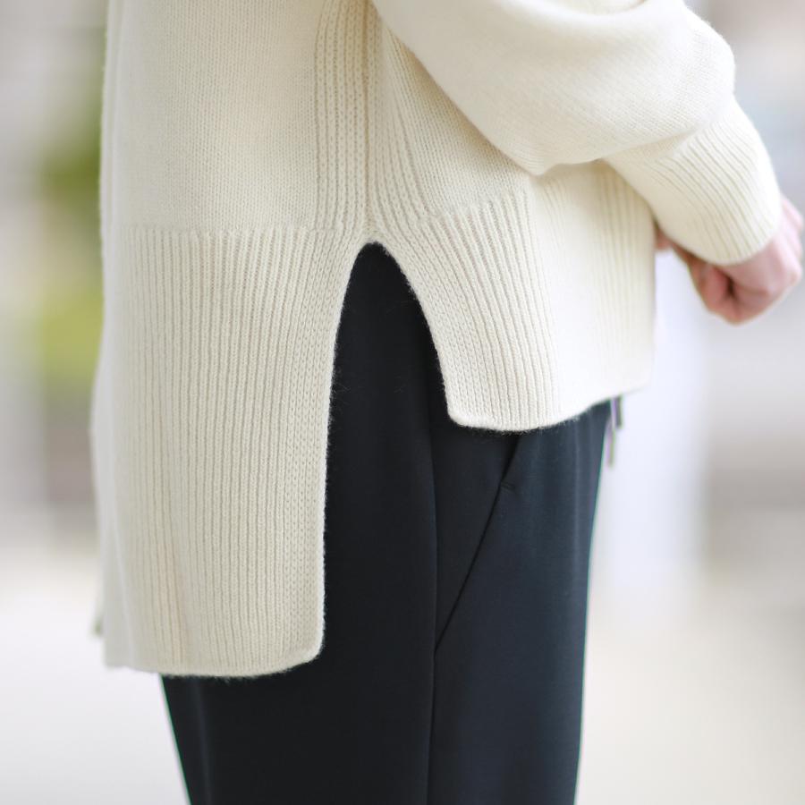 新品　定価3万　ADAWAS アダワス　ハイネック　長袖ニット　ライトベージュ 新品 定価3万 ADAWAS アダワス ハイネック 長袖ニット ライトベージュ