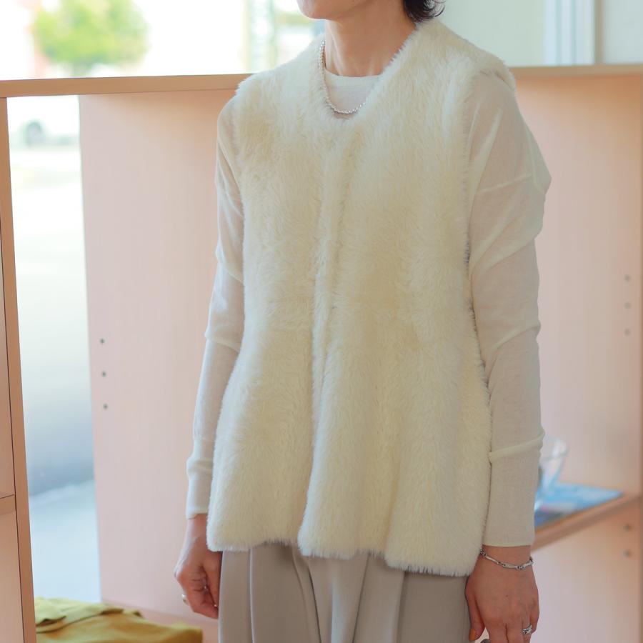 Dignite collier（ディニテコリエ） フェザーヤーン ペプラムジレ