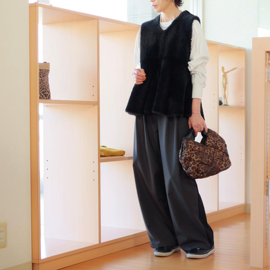 Dignite collier（ディニテコリエ） フェザーヤーン ペプラムジレ