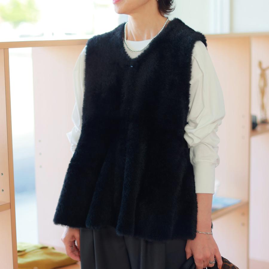 Dignite collier（ディニテコリエ） フェザーヤーン ペプラムジレ