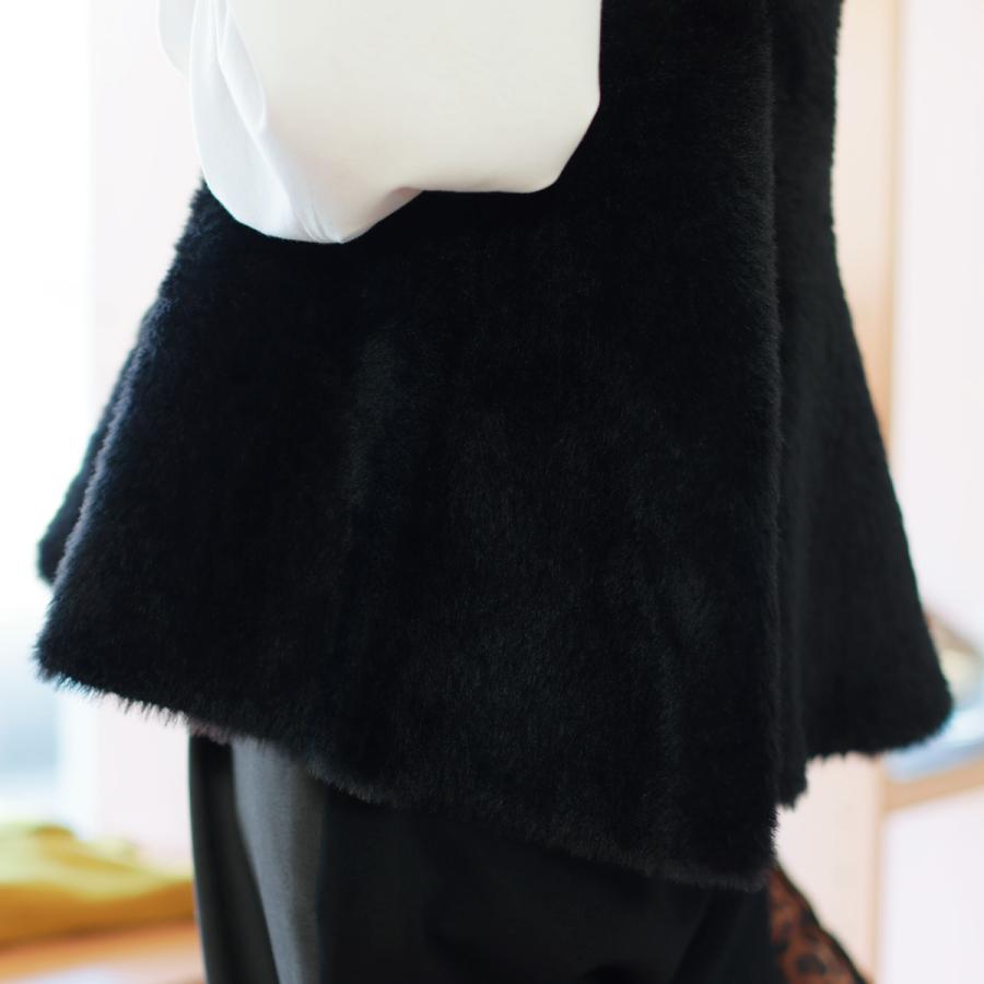 Dignite collier（ディニテコリエ） フェザーヤーン ペプラムジレ