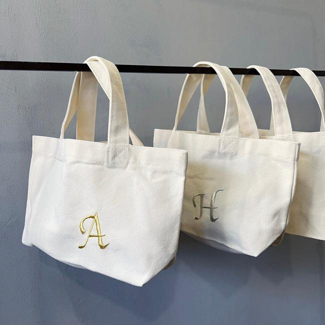 イニシャル トート バッグ Ssサイズ 刺繍 ミニトート 名入れ トート オリジナル バッグ Personalized 005 Kufuu 通販 Yahoo ショッピング