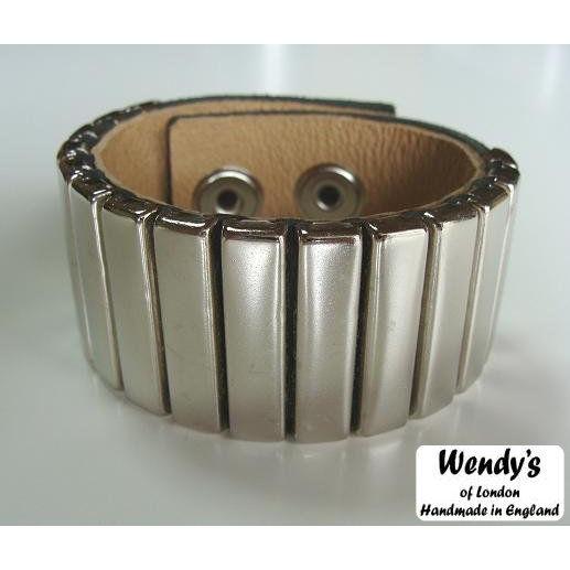 WENDY'S & フットザコーチャー イギリス製 スタッズリストバンド