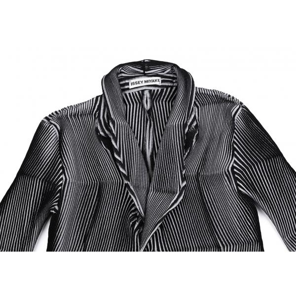 ISSEY MIYAKE イッセイミヤケISSEY 3Dスチームストレッチ ISSEY MIYAKE イッセイミヤケISSEY 3Dスチームストレッチ