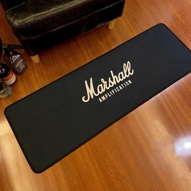 ブラックmarshallロゴデザインラグ エフェクターの下マットに 演奏する部屋に マーシャルのlogoがデザインされたベルベット生地で激シブ Pb292 プレンヌ 通販 Yahoo ショッピング