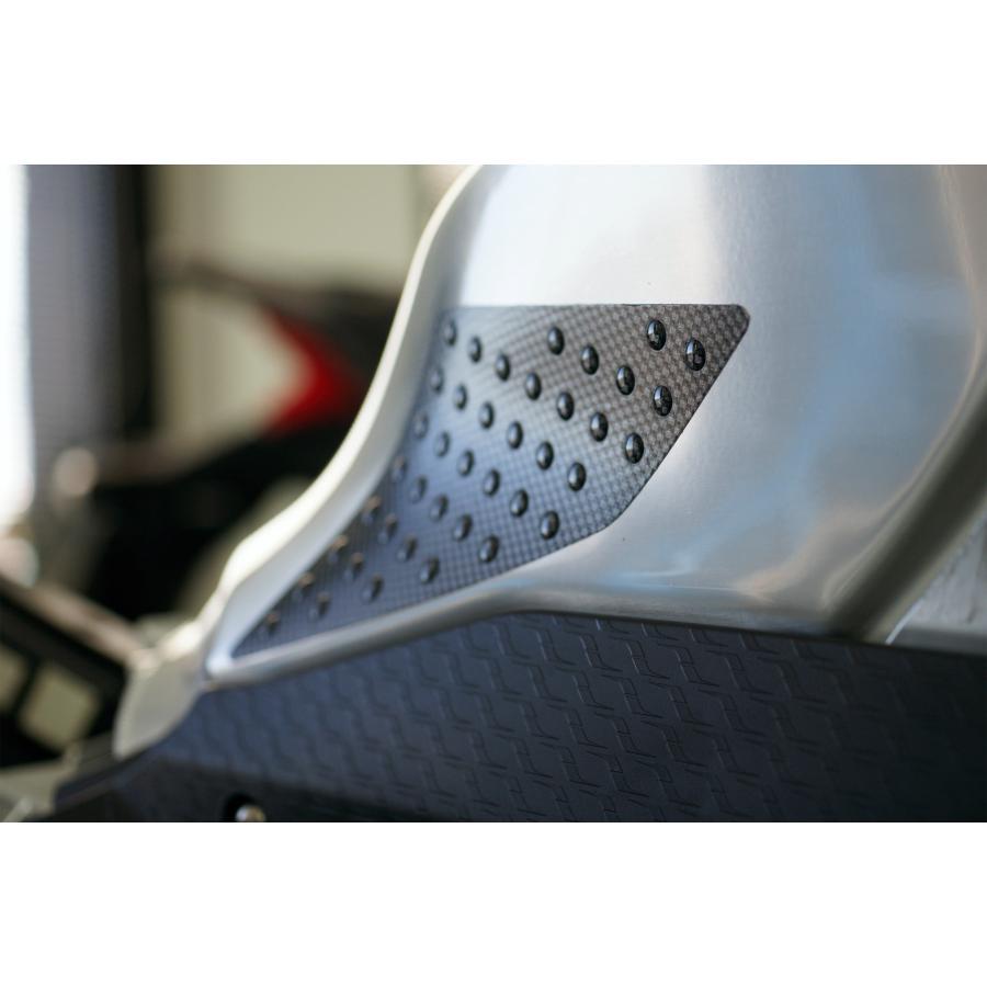 ワンデザイン ニーパッド スポーツ 2 カーボン調 109.8x98mm 汎用 ユニバーサル BUMPS3P |  | 01