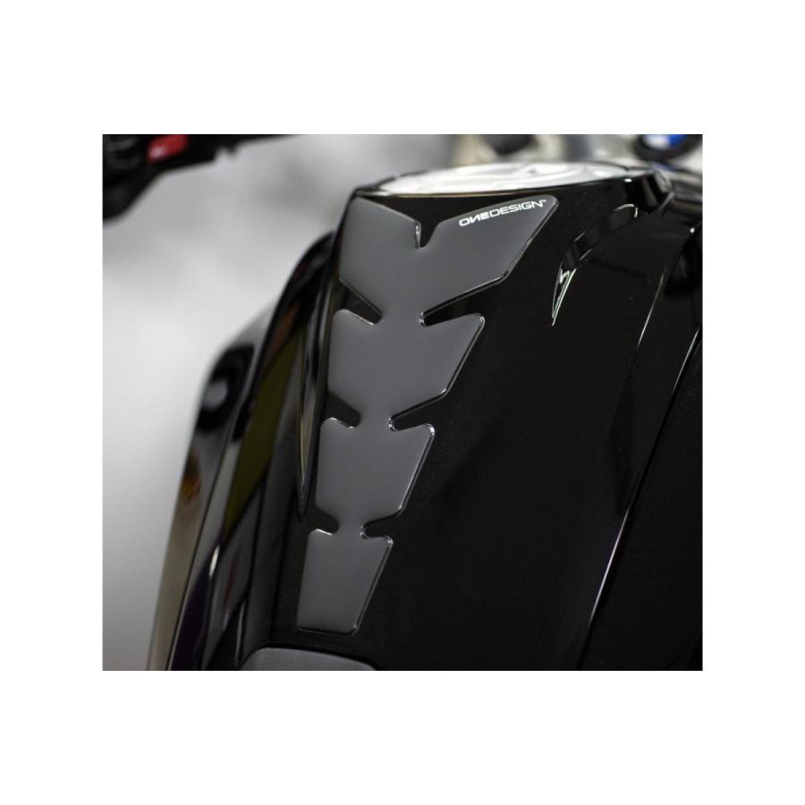 ワンデザイン タンクパッド スリム ソフト マットブラック 200x103mm CGAN121P |  | 01