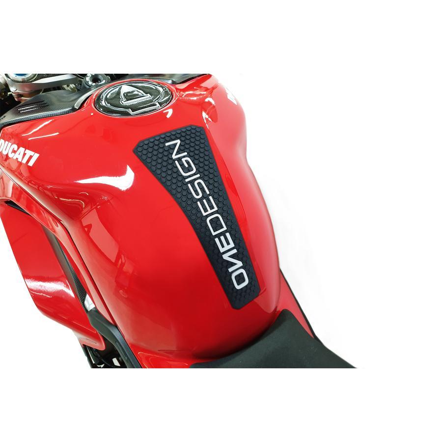 ワンデザイン タンクパッド HDR ブラック センターロゴ 270x105mm 汎用 ユニバーサル HDR11 |  | 01