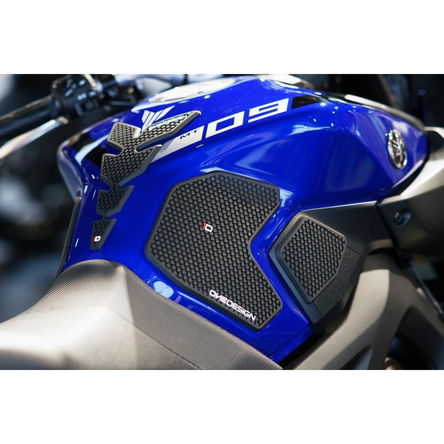 ワンデザイン タンクサイドパッド HDR ブラック MT-09 HDR231 |  | 02