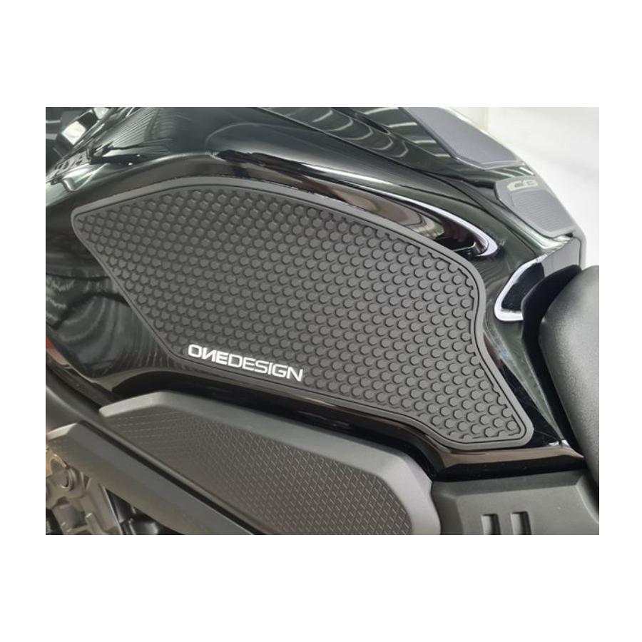 ワンデザイン タンクサイドパッド HDR ブラック CB650R/CBR650R HDR311 |  | 02