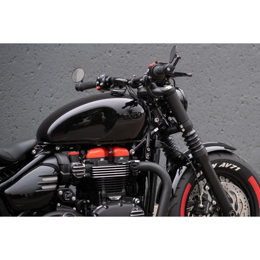 Motone(モートーン) スロットルボディカバー リブ ブラック/ポリッシュ T120 (16-25) スラクストン Thruxton1200/R/RS (16-24) Bobber (17-25) MMU016 |  | 02