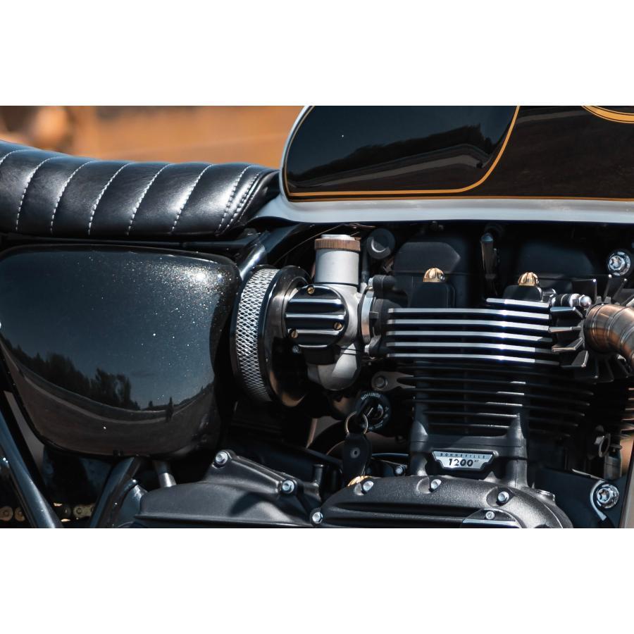 Motone(モートーン) スロットルボディカバー リブ ブラック/ポリッシュ T120 (16-25) スラクストン Thruxton1200/R/RS (16-24) Bobber (17-25) MMU016 |  | 04