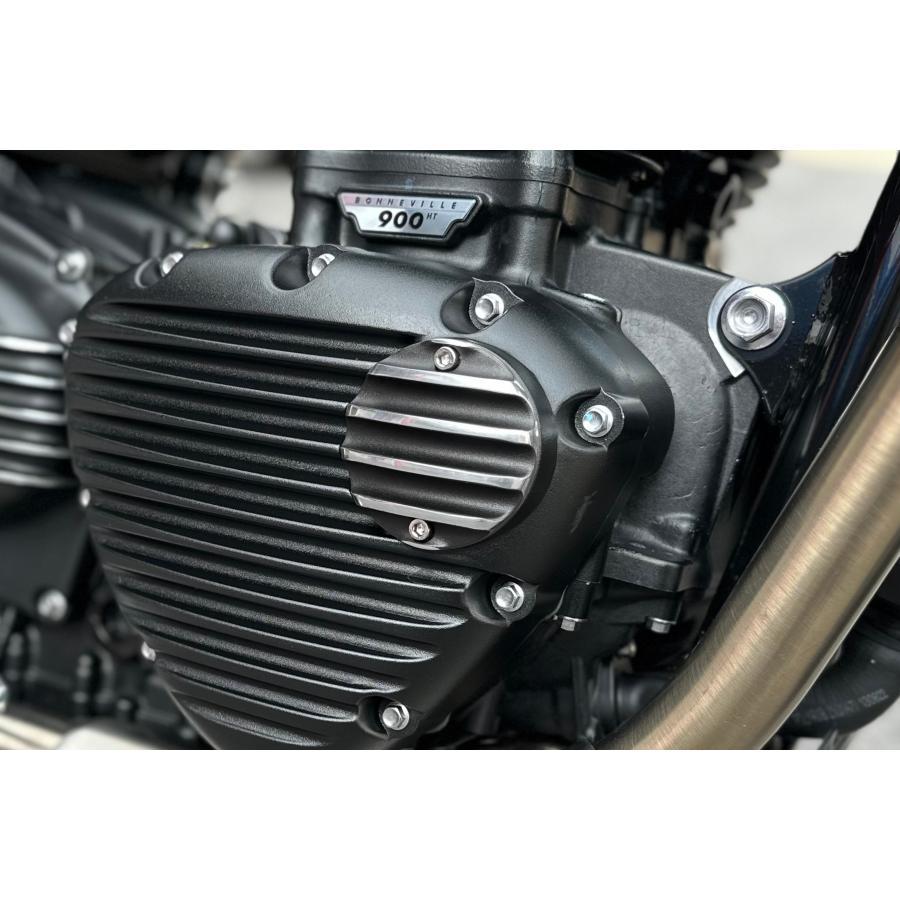 Motone(モートーン) ジェネレーターバッジ リブ ブラック/ポリッシュ T100/T120 (16-25) SpeedTwin900 (16-25) スクランブラー Scrambler900 (17-25) MMU026 |  | 01