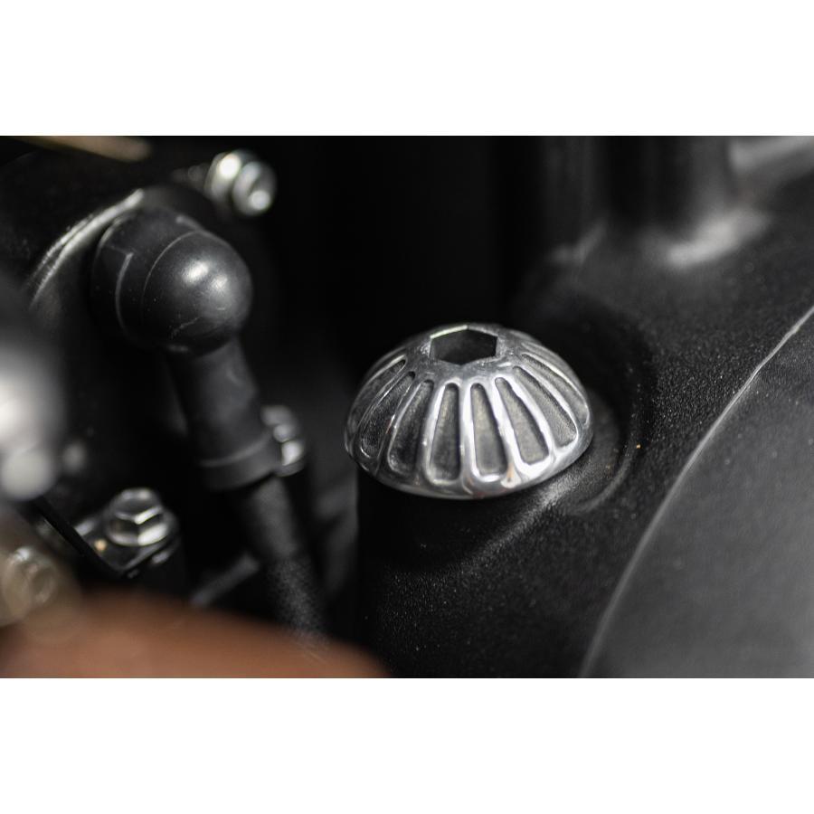 Motone(モートーン) オイルフィラーキャップ ROSWELL ブラック/ポリッシュ T100/T120 (02-25) SpeedTwin900 (16-25) スクランブラー900 (17-25) MMU055 |  | 02
