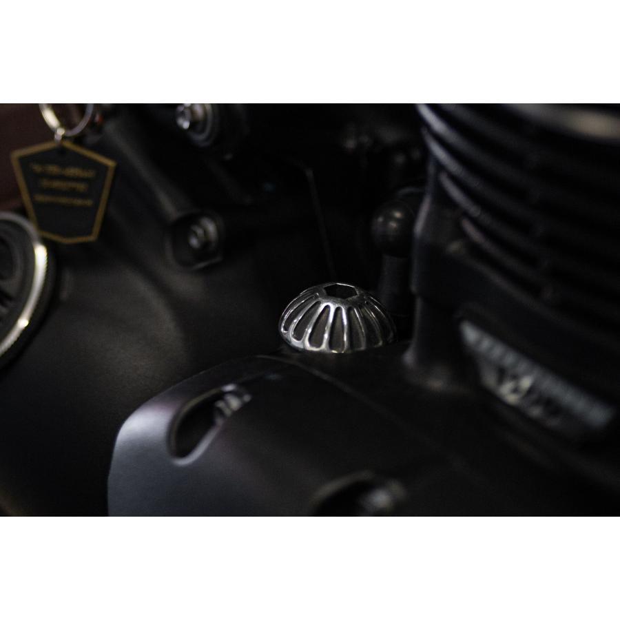 Motone(モートーン) オイルフィラーキャップ ROSWELL ブラック/ポリッシュ T100/T120 (02-25) SpeedTwin900 (16-25) スクランブラー900 (17-25) MMU055 |  | 03