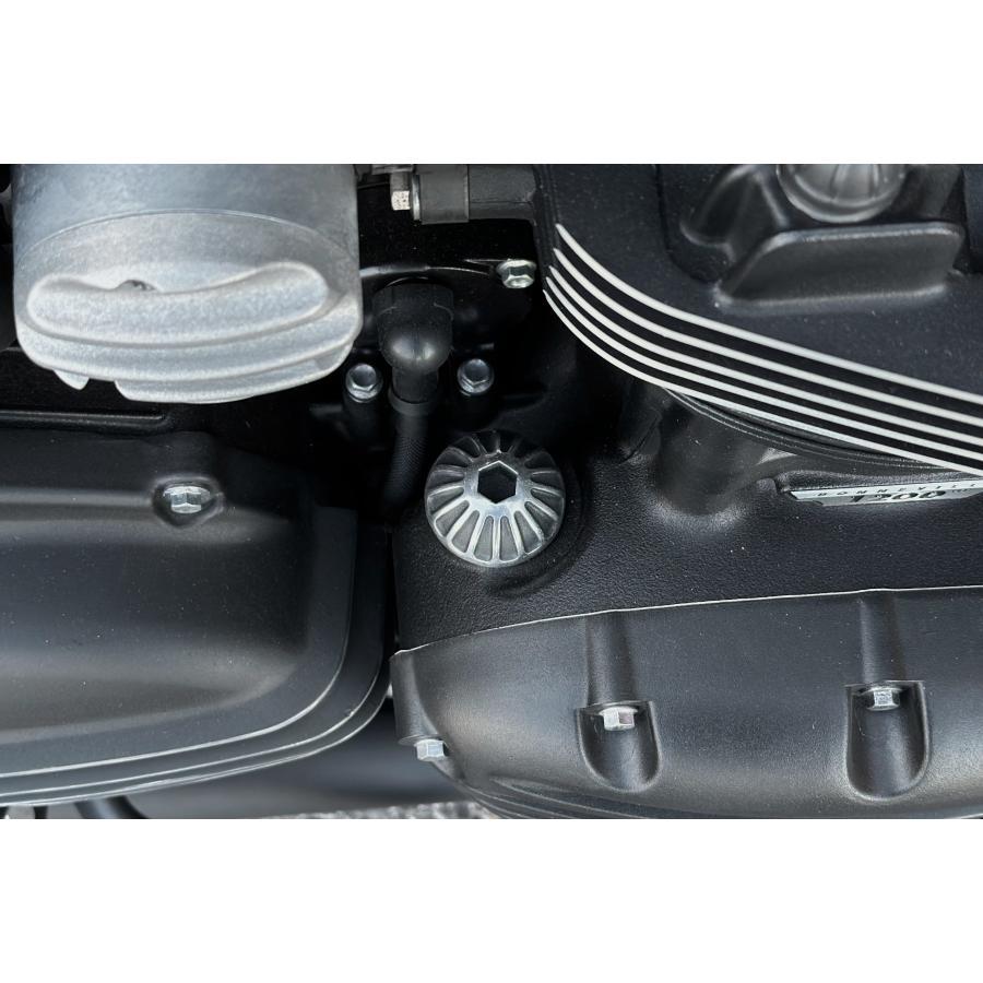 Motone(モートーン) オイルフィラーキャップ ROSWELL ブラック/ポリッシュ T100/T120 (02-25) SpeedTwin900 (16-25) スクランブラー900 (17-25) MMU055 |  | 04