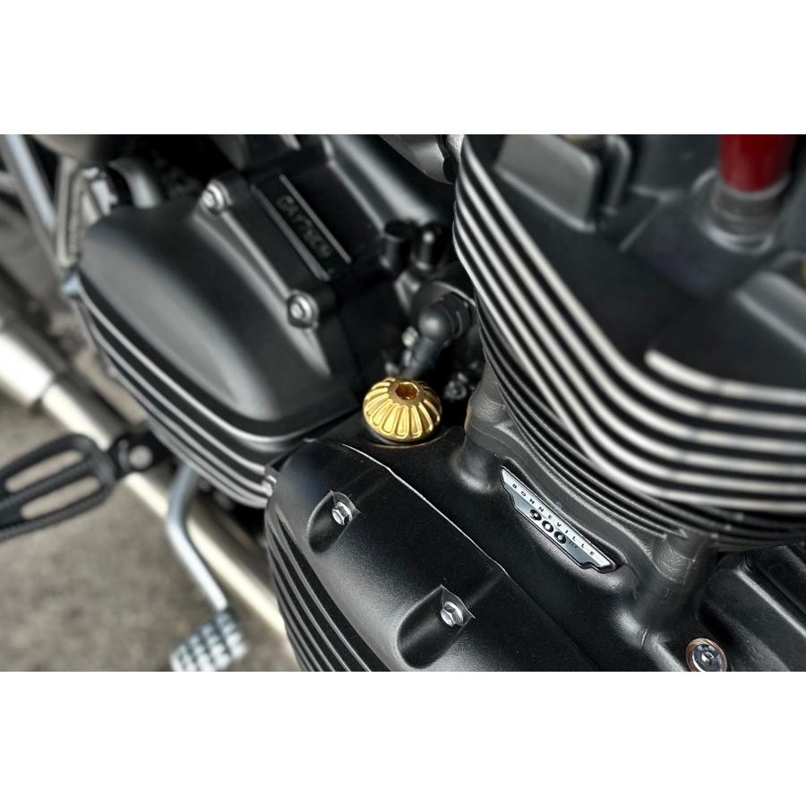 Motone(モートーン) オイルフィラーキャップ ROSWELL ブラス T100/T120 (02-25) SpeedTwin900 (16-25) スクランブラー Scrambler900 (17-25) MMU058 |  | 05