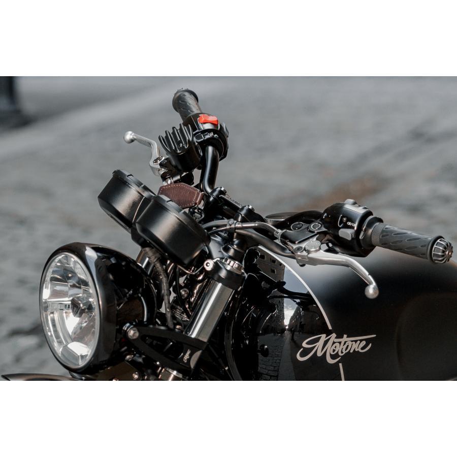 Motone(モートーン) マスターシリンダーキャップ リブ ブラック アルミダイキャスト T100 (02-25) T120 (16-25) Bobber (17-25) Speedmaster (18-25) MMU075 |  | 01