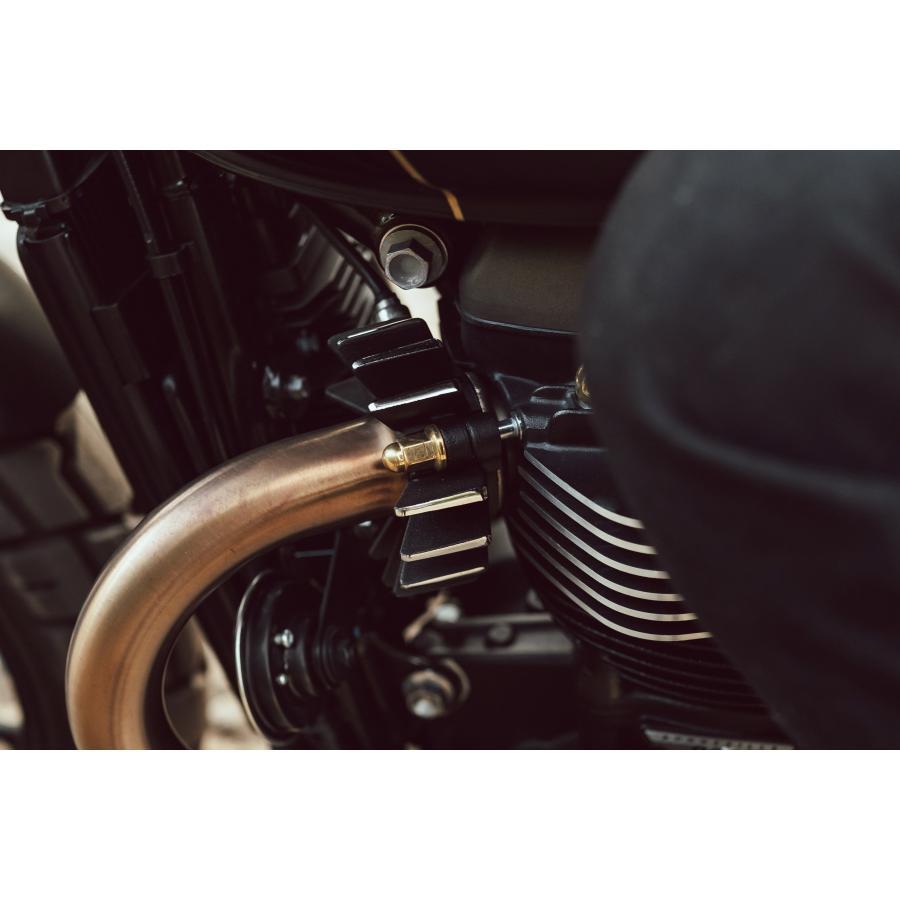 Motone(モートーン) エキゾーストクランプ フィン ブラック/ポリッシュ T100/T120 (16-25) SpeedTwin900 (16-24) スクランブラー Scrambler900 (17-25) MMU505 |  | 01