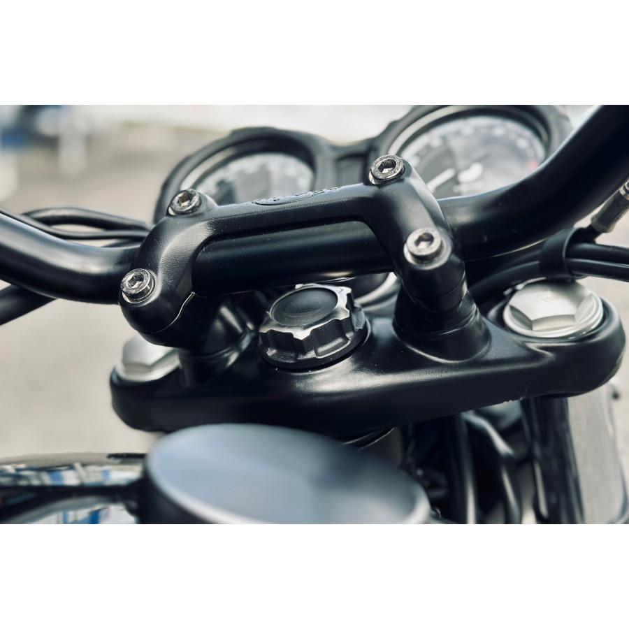 Motone(モートーン) ステムナット GODFATHER チタン ブラック/ポリッシュ T100/T120 (16-25) SpeedTwin900 (16-24) スクランブラー900 (17-25) MMU569 |  | 02