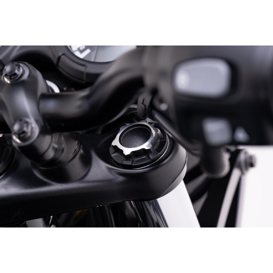Motone(モートーン) フロントフォークキャップ CAPOS アルミ ブラック/ポリッシュ T120 (16-25) SpeedTwin900 (19-24) スクランブラー900 (19-25) MMU626 |  | 01
