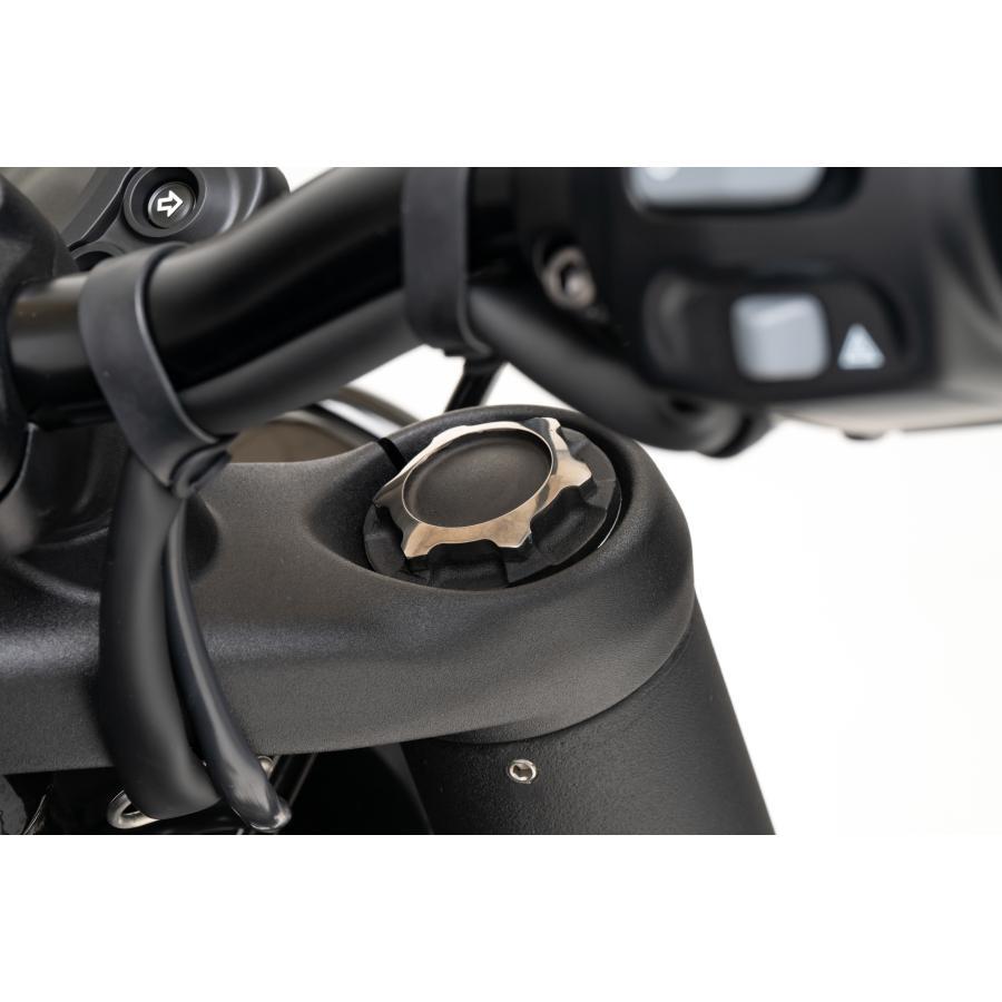 Motone(モートーン) フロントフォークキャップ CAPOS アルミ ブラック/ポリッシュ ボンネビル Bobber (21-25) Speedmaster (21-25) MMU630 |  | 01