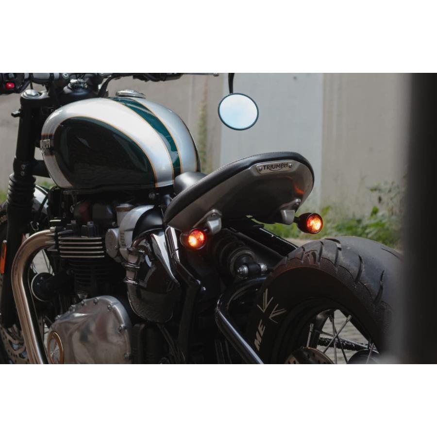 モートーン リアウインカーステー LAMPREY シート下マウント M8用 ブラッシュ Bonneville Bobber MMU672 |  | 02