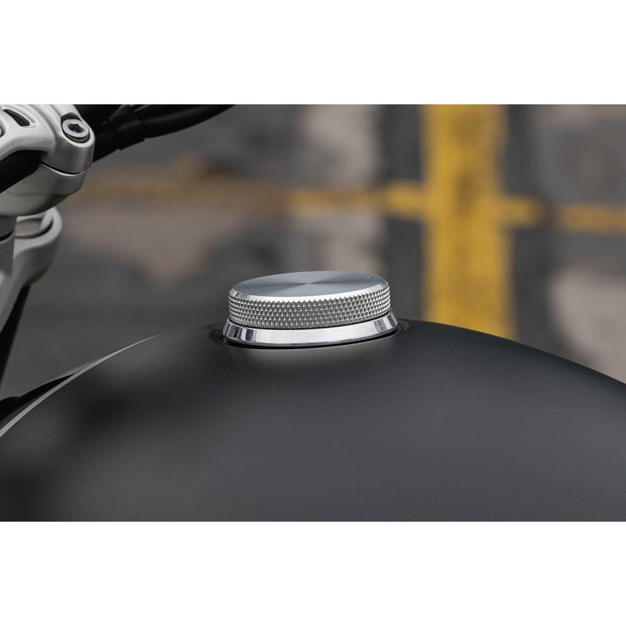 Motone(モートーン) タンクキャップ アルミ サテンシルバー T100/T120 (02-25) SpeedTwin900 (16-24) スクランブラー Scrambler900 (17-25) NXS010 |  | 02