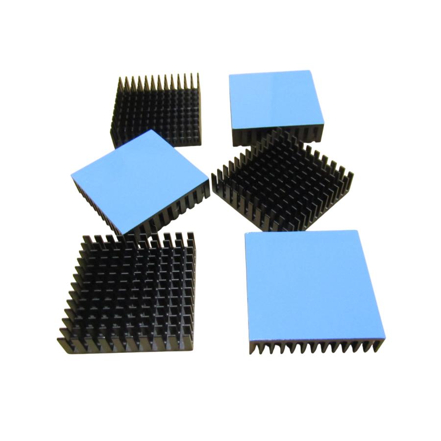 ヒートシンク 導熱接着シート付　サイズ約40×40×11ミリ　アルミ製ブラック　シルバー　2個、4個、6個、８個セット　導熱接着シート付 汎用 | 